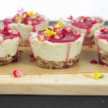 Vegan mini cheesecake with pomegranate-raspberry syrup