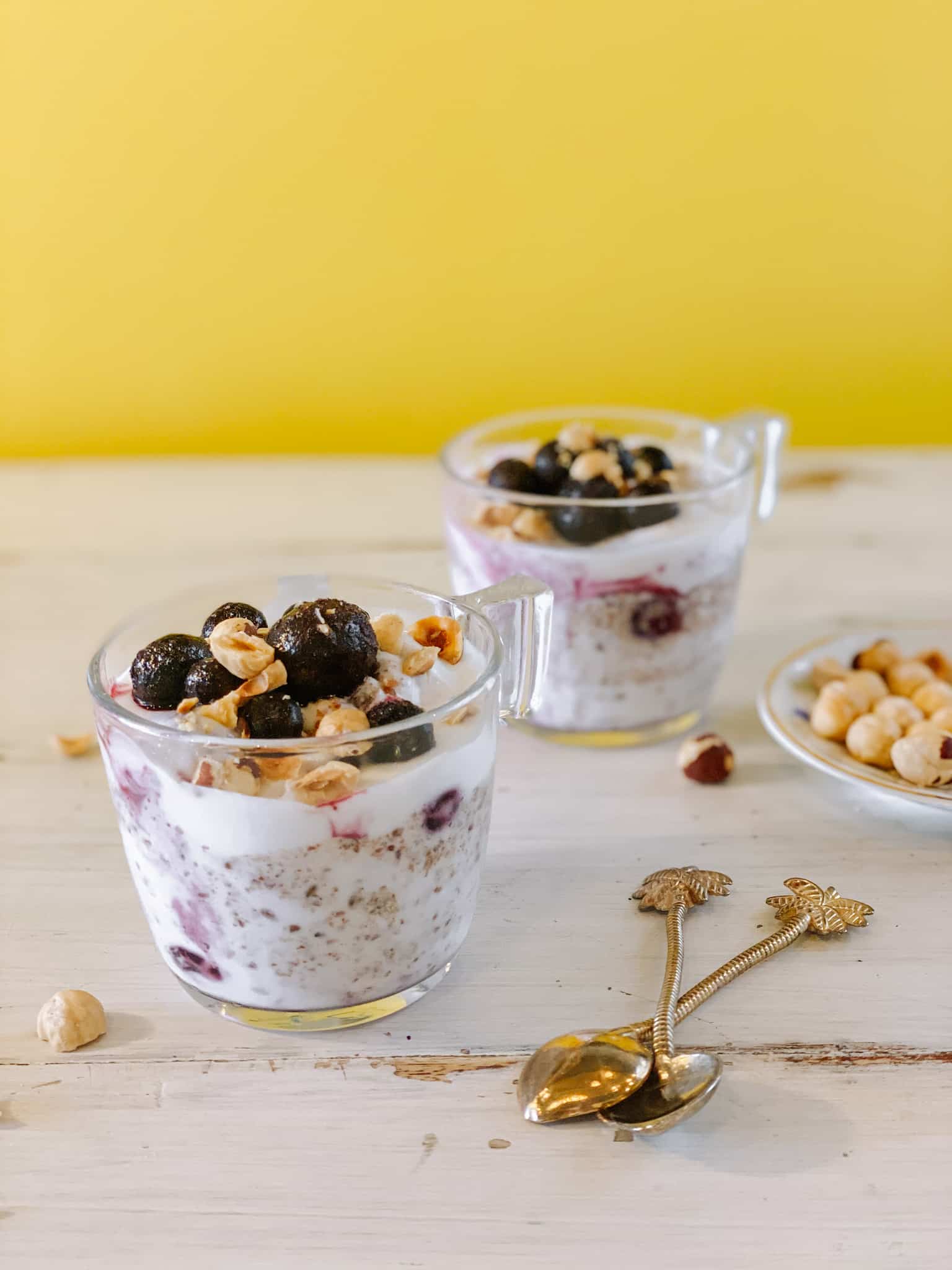 Flat-belly-breakfast-vegan-yogurt-flaxseeds-blueberries-recipes-breakfast1